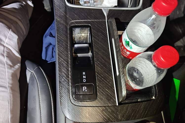 Used Venucia V DD-i 2023 60km iD Version Gear Lever