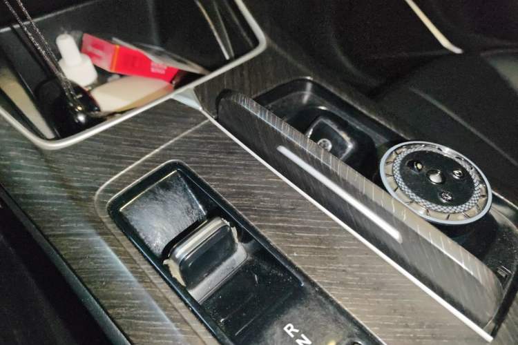 Used Venucia V DD-i 2023 110 km iE Version Gear Lever
