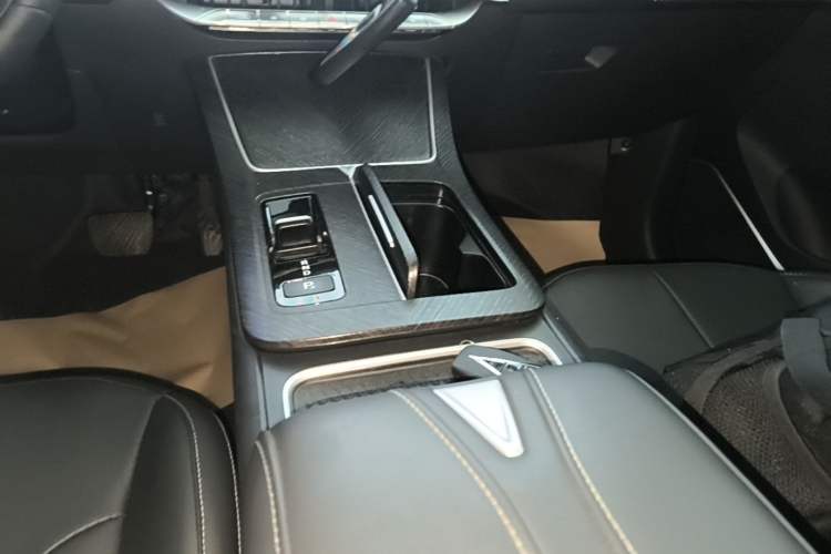 Used Venucia V DD-i 2023 110 km iE Version Gear Lever