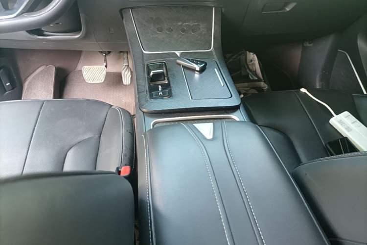 Used Venucia V DD-i 2023 60km iD Version Gear Lever