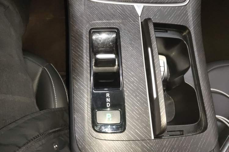Used Venucia V DD-i 2023 60km iD Version Gear Lever