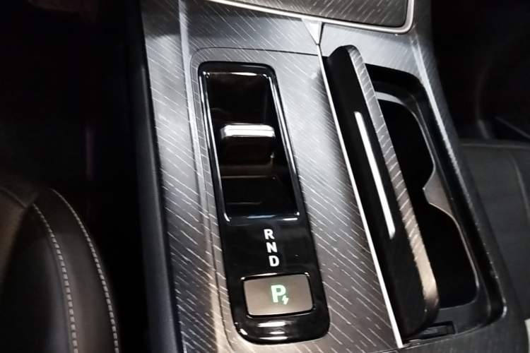 Used Venucia V DD-i 2023 60km iD Version Gear Lever