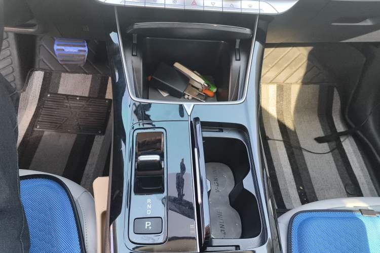 Used Venucia V DD-i 2023 60km iD Version Gear Lever