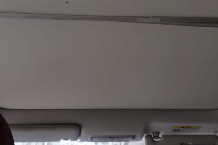 Used Venucia V DD-i 2023 60km iD Version Headliner