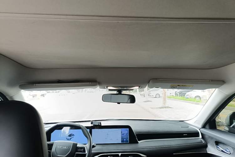 Used Venucia V DD-i 2023 110 km iE Version Headliner