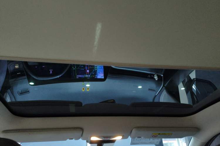 Used Venucia V DD-i 2023 110 km iE Version Headliner
