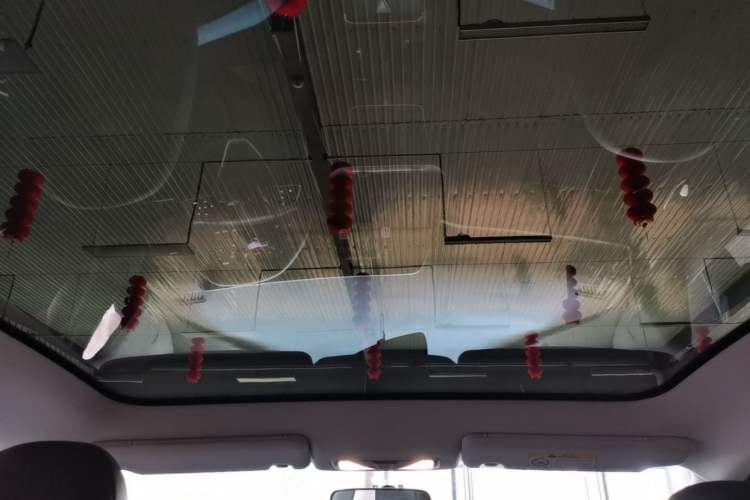 Used Venucia V DD-i 2023 60km iD Version Headliner