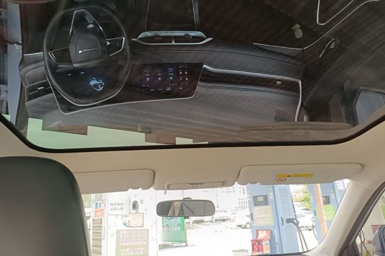 Used Venucia V DD-i 2023 60km iD Version Headliner