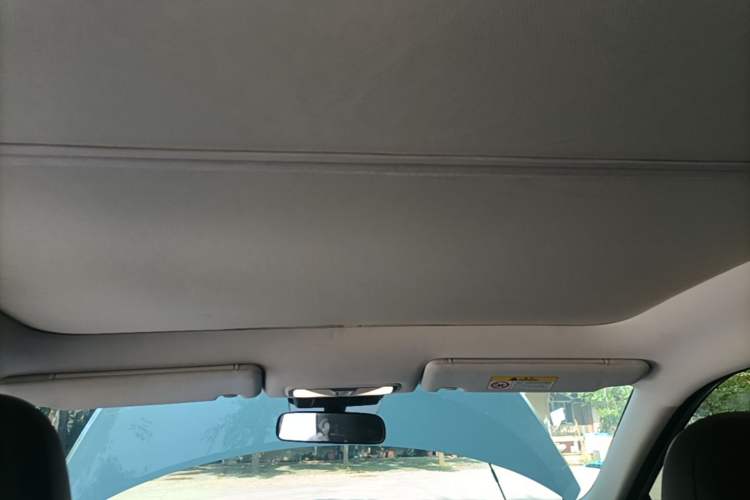 Used Venucia V DD-i 2023 60km iD Version Headliner
