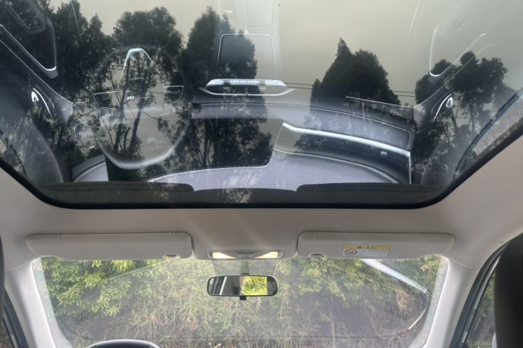 Used Venucia V DD-i 2023 60km iD Version Headliner