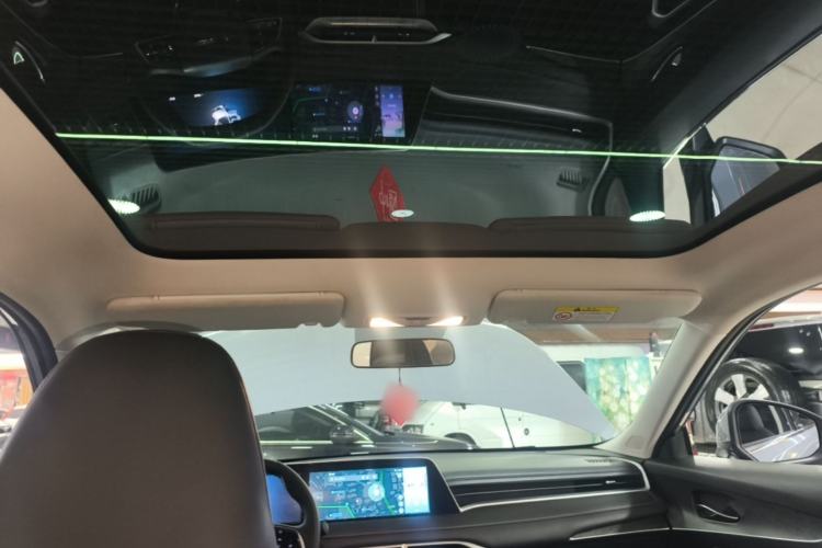 Used Venucia V DD-i 2023 60km iD Version Headliner