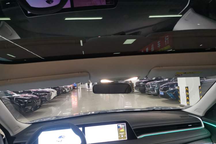 Used Venucia V DD-i 2023 60km iD Joy Ride Edition Headliner