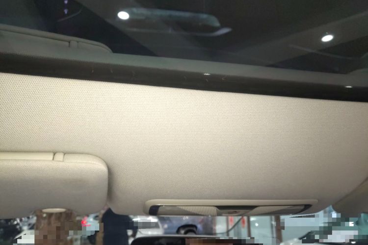 Used Venucia V DD-i 2023 60km iD Version Headliner