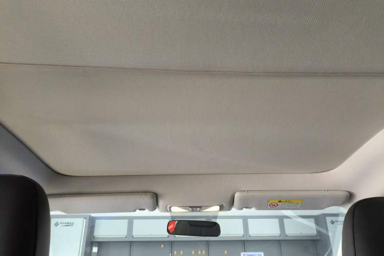 Used Venucia V DD-i 2023 60km iD Version Headliner