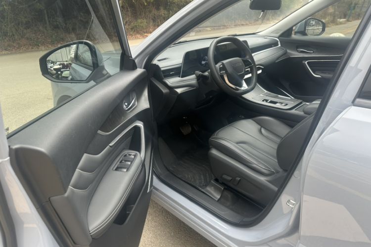 Used Venucia V DD-i 2023 60km iD Version Interior 4