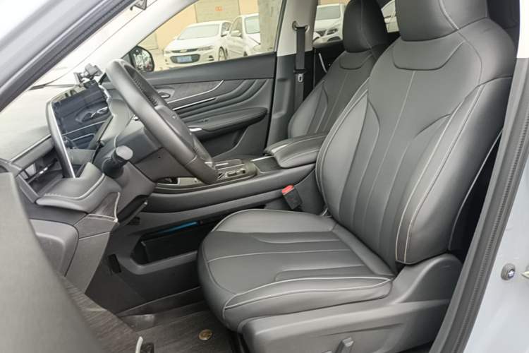 Used Venucia V DD-i 2023 110 km iE Version Left Front Seat