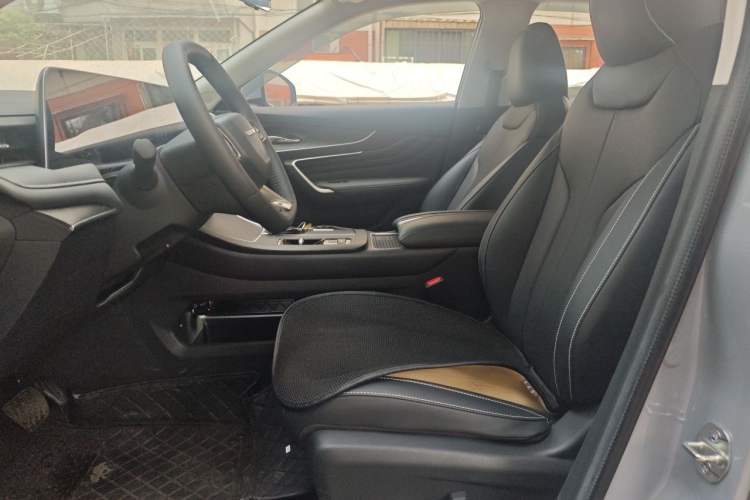 Used Venucia V DD-i 2023 110 km iE Version Left Front Seat