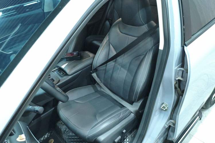 Used Venucia V DD-i 2023 110 km iE Version Left Front Seat