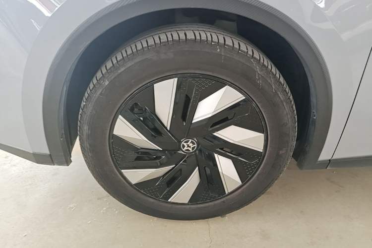 Used Venucia V DD-i 2023 60km iD Version Left Front Wheel Hub