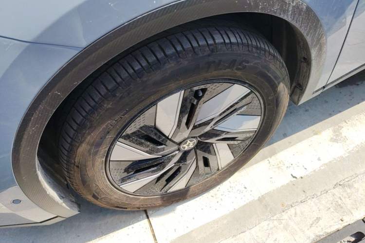 Used Venucia V DD-i 2023 110km iT Version Left Front Wheel Hub