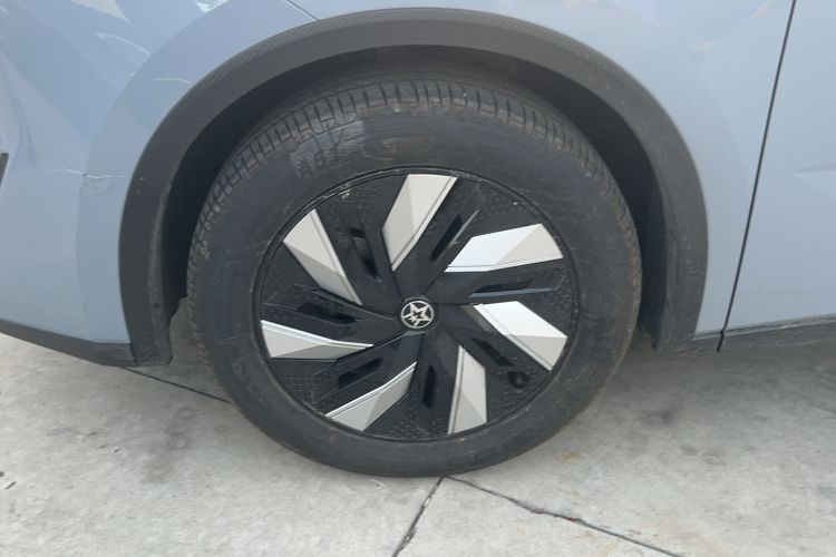 Used Venucia V DD-i 2023 110 km iE Version Left Front Wheel Hub