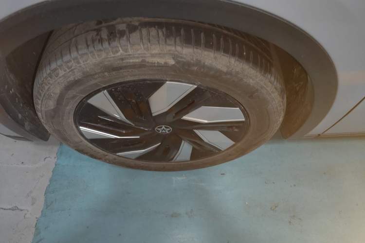 Used Venucia V DD-i 2023 60km iD Version Left Front Wheel Hub