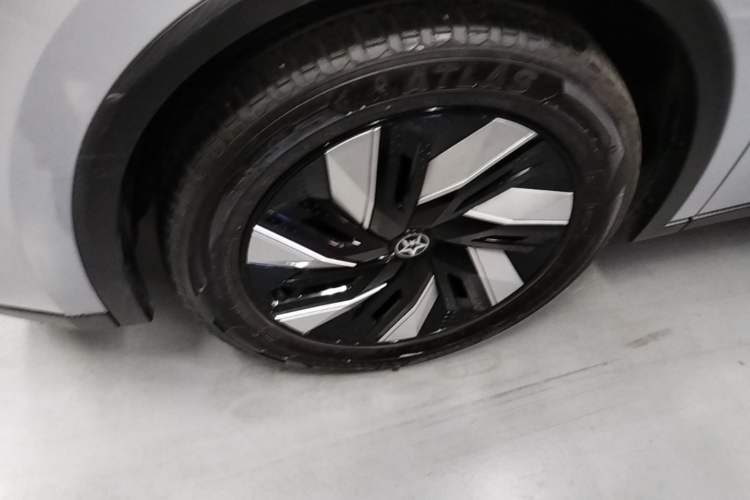 Used Venucia V DD-i 2023 60km iD Version Left Front Wheel Hub