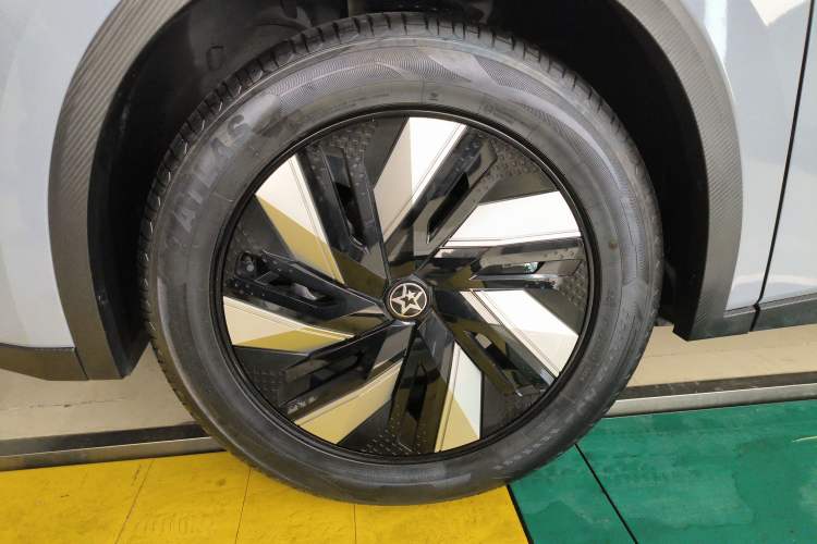 Used Venucia V DD-i 2023 60km iD Version Left Front Wheel Hub