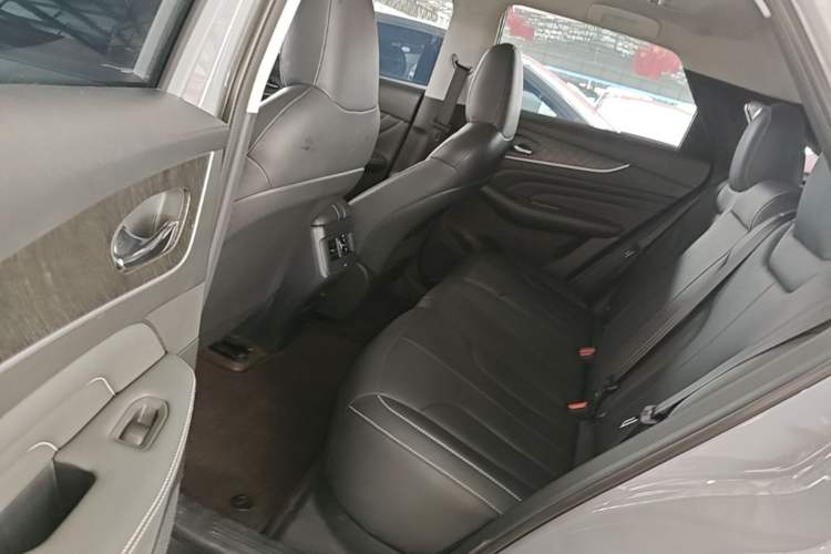 Used Venucia V DD-i 2023 60km iD Version Left Rear Seat