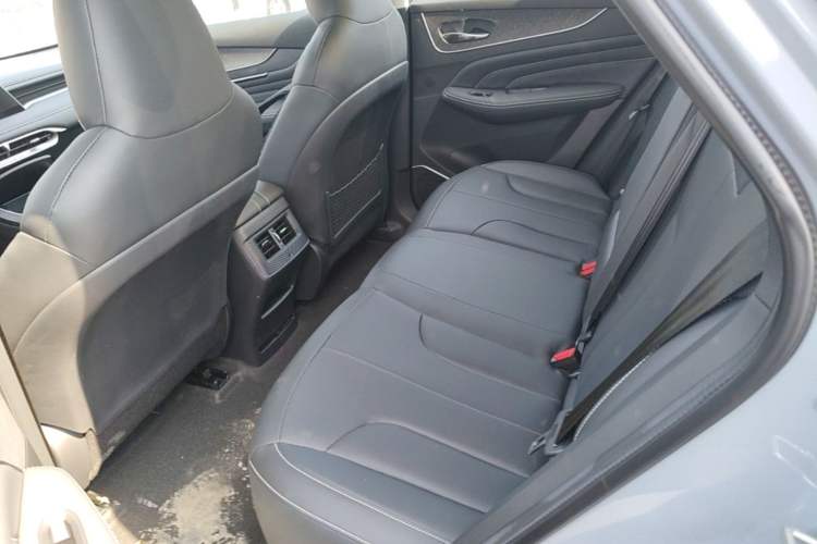 Used Venucia V DD-i 2023 110km iT Version Left Rear Seat