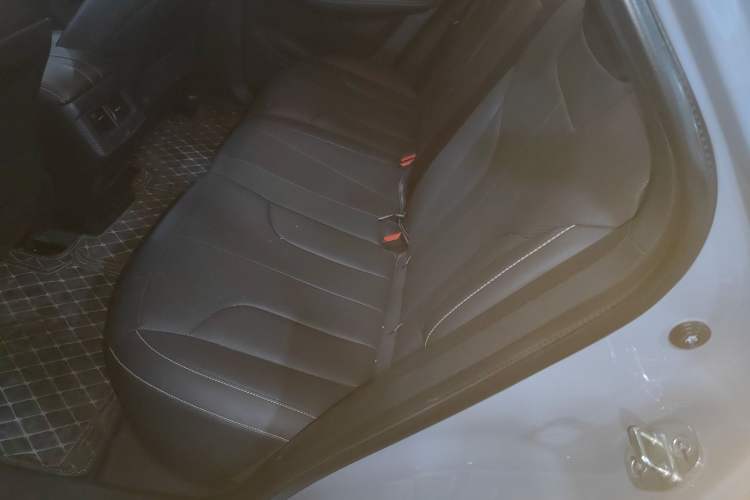 Used Venucia V DD-i 2023 60km iD Version Left Rear Seat
