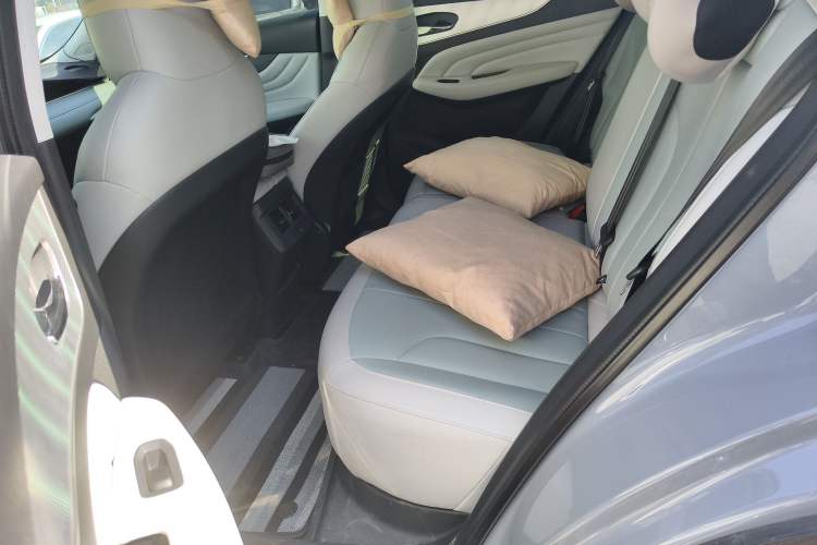 Used Venucia V DD-i 2023 60km iD Version Left Rear Seat