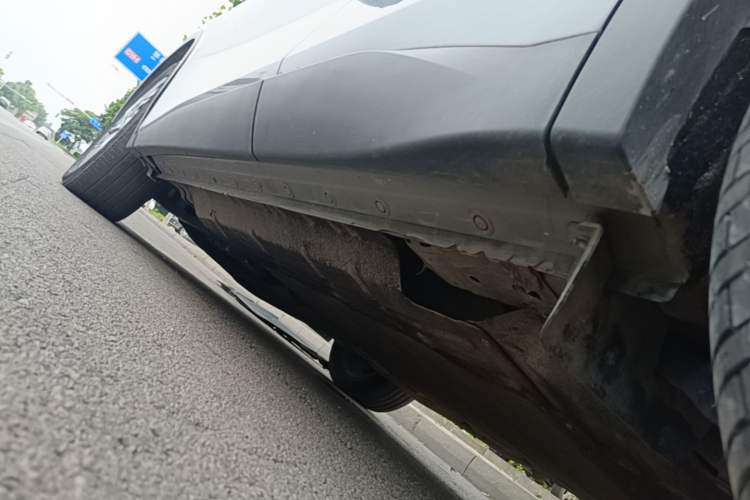 Used Venucia V DD-i 2023 110 km iE Version Left Side Sill