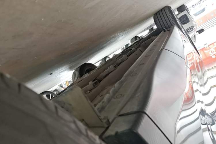 Used Venucia V DD-i 2023 60km iD Version Left Side Sill