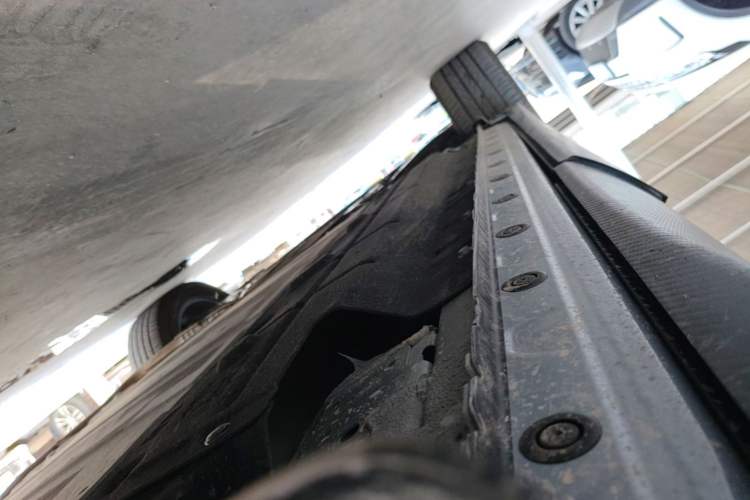 Used Venucia V DD-i 2023 110km iT Version Left Side Sill