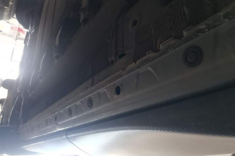 Used Venucia V DD-i 2023 60km iD Version Left Side Sill