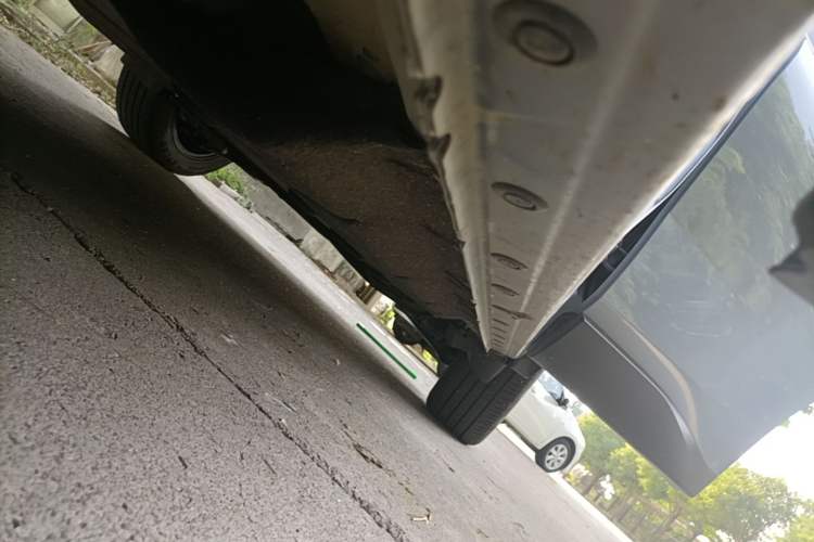 Used Venucia V DD-i 2023 60km iD Version Left Side Sill