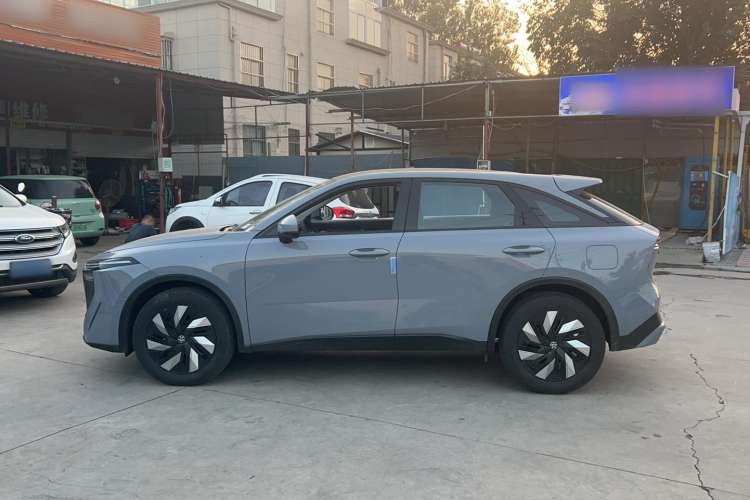 Used Venucia V DD-i 2023 110 km iE Version Left Side