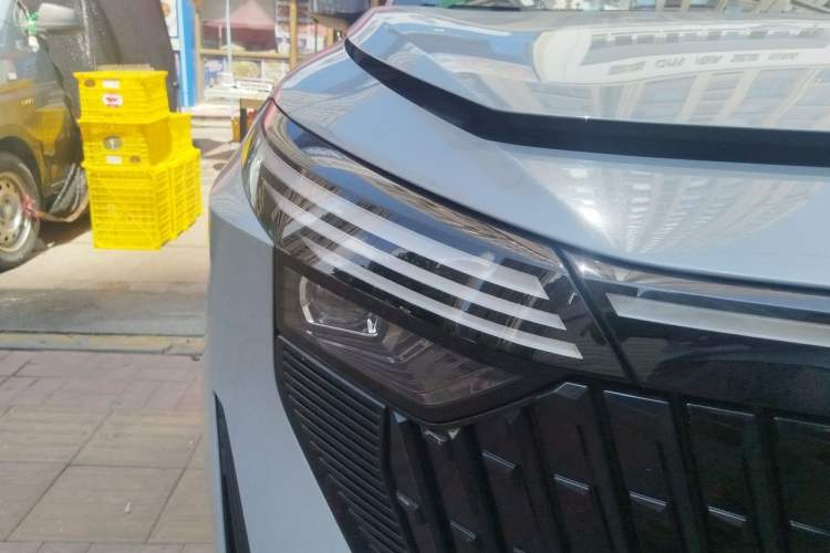 Used Venucia V DD-i 2023 60km iD Version Right Front Headlight