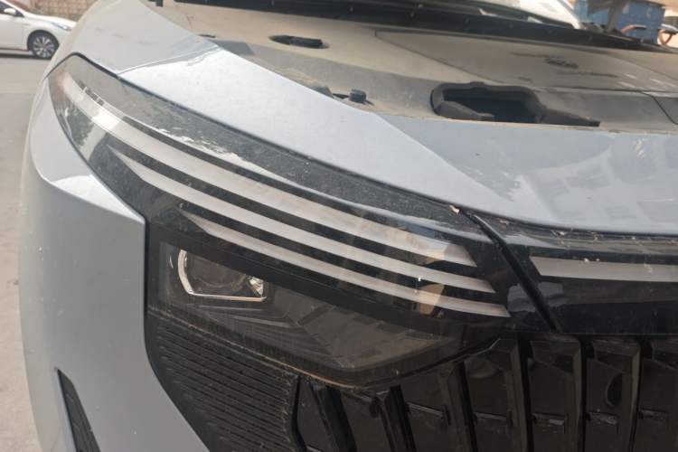 Used Venucia V DD-i 2023 110 km iE Version Right Front Headlight