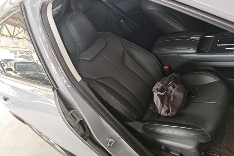 Used Venucia V DD-i 2023 60km iD Version Right Front Seat