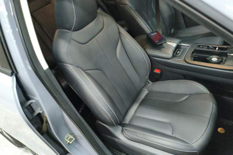 Used Venucia V DD-i 2023 110 km iE Version Right Front Seat
