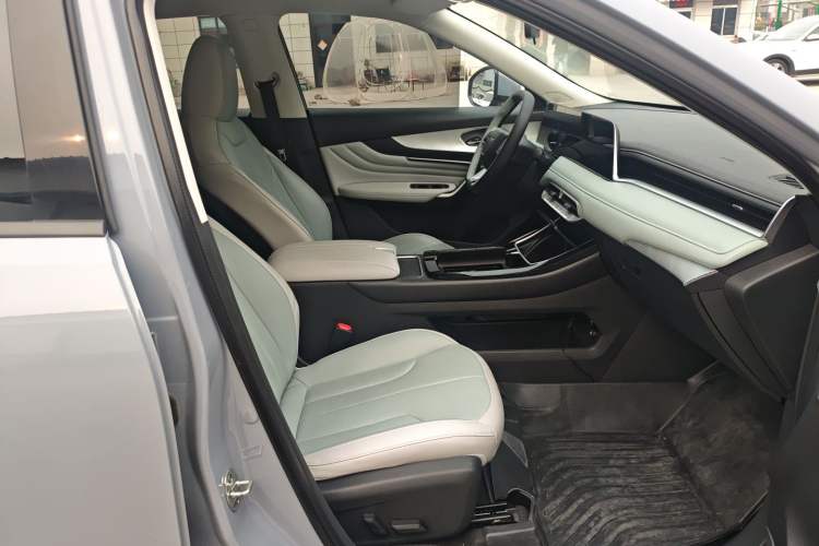 Used Venucia V DD-i 2023 110 km iE Version Right Front Seat