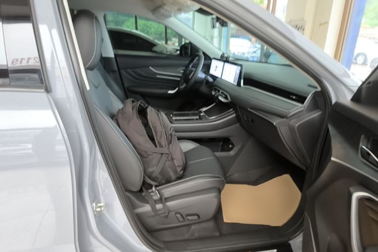 Used Venucia V DD-i 2023 110 km iE Version Right Front Seat