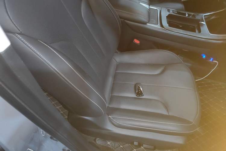 Used Venucia V DD-i 2023 60km iD Version Right Front Seat