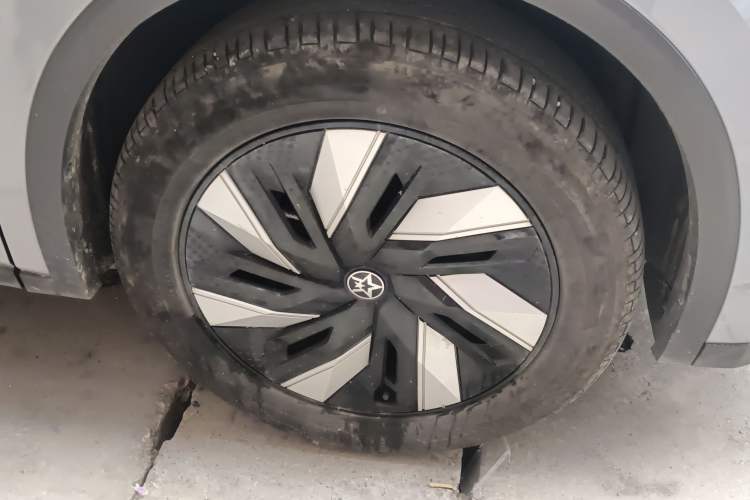 Used Venucia V DD-i 2023 60km iD Version Right Front Wheel Hub