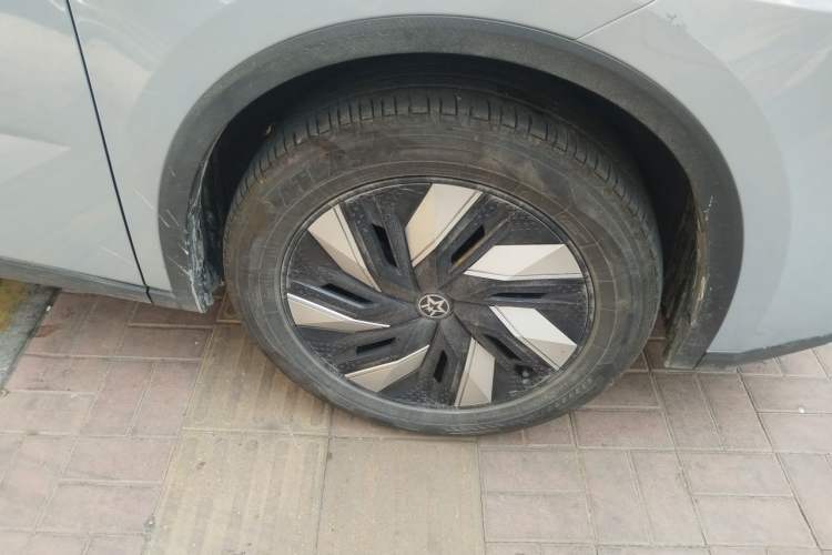 Used Venucia V DD-i 2023 60km iD Version Right Front Wheel Hub