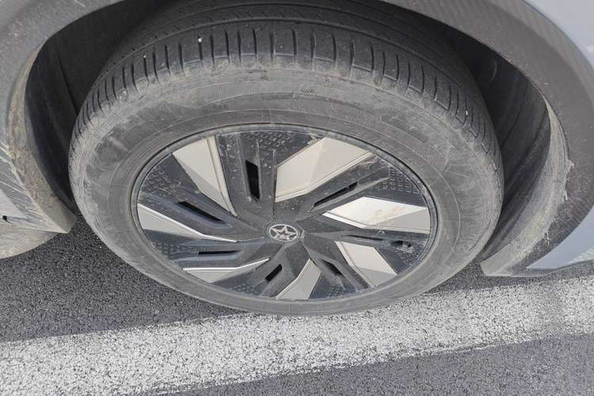 Used Venucia V DD-i 2023 110 km iE Version Right Front Wheel Hub