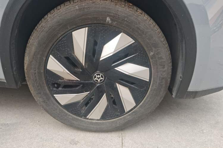 Used Venucia V DD-i 2023 110 km iE Version Right Front Wheel Hub
