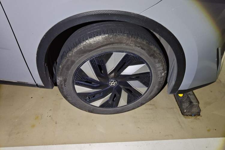Used Venucia V DD-i 2023 60km iD Version Right Front Wheel Hub